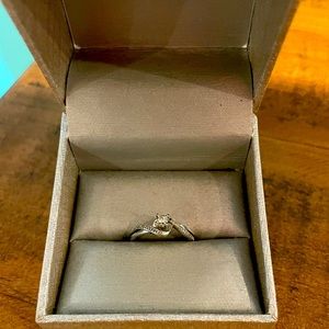 People ring, never worn.